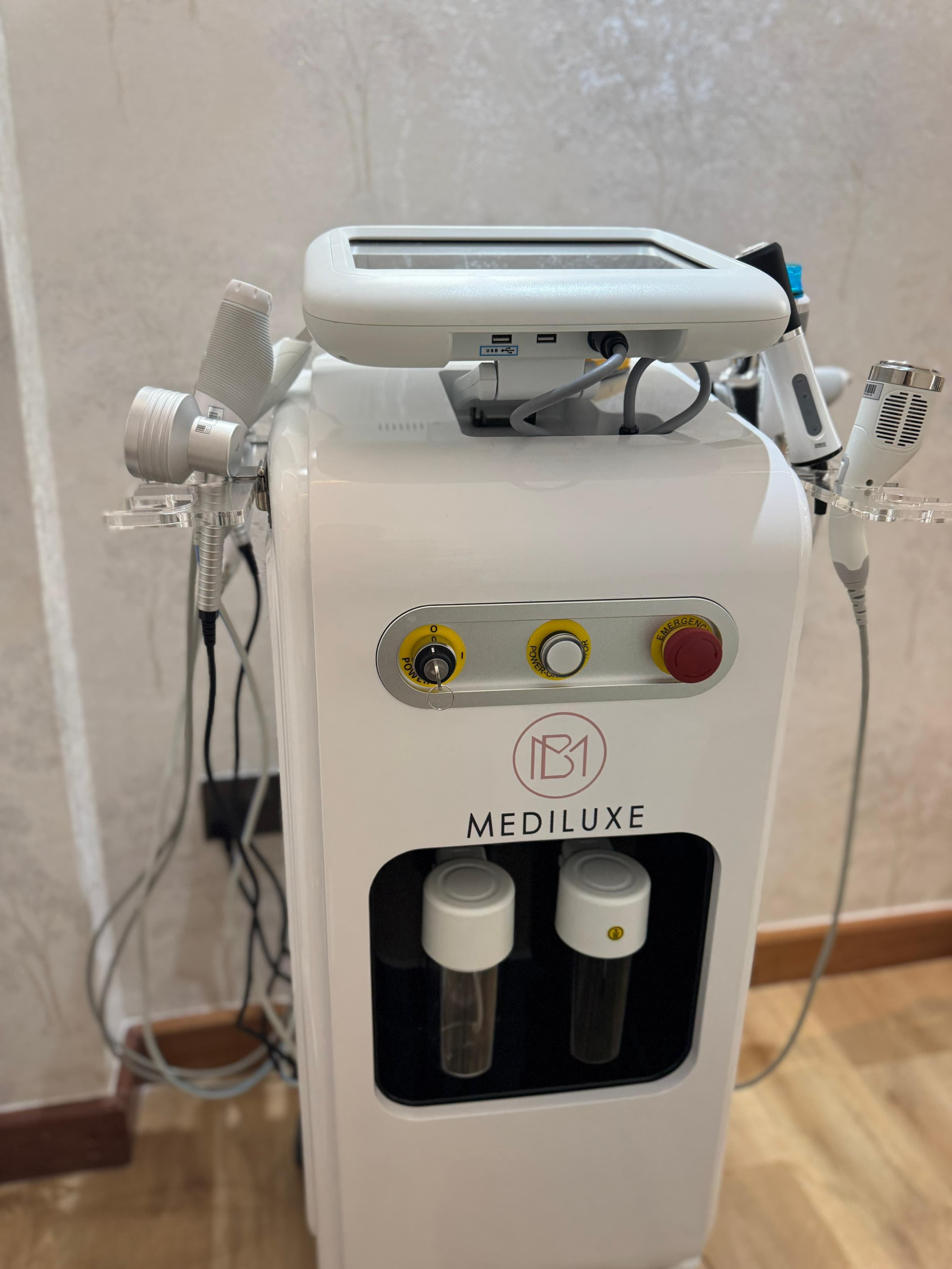 Hydra facial machine